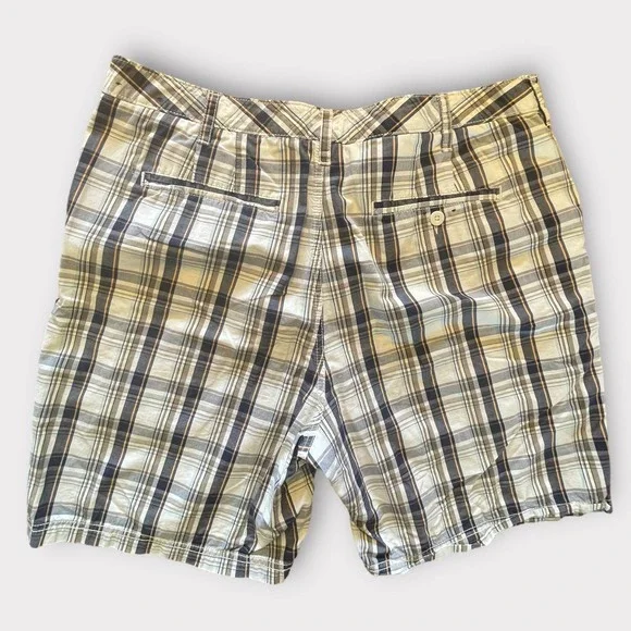 Croft & Barrow Men's Plaid Shorts - Picture 2 of 4